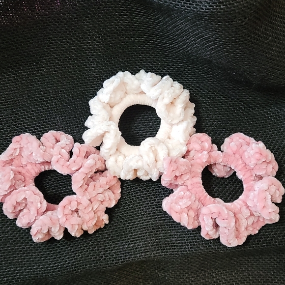 Scrunchies, Crocheted, velvet, super soft, Hair tie, Hair - Picture 5 of 5